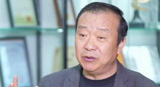 他的巨大挺进初经人事的紧致